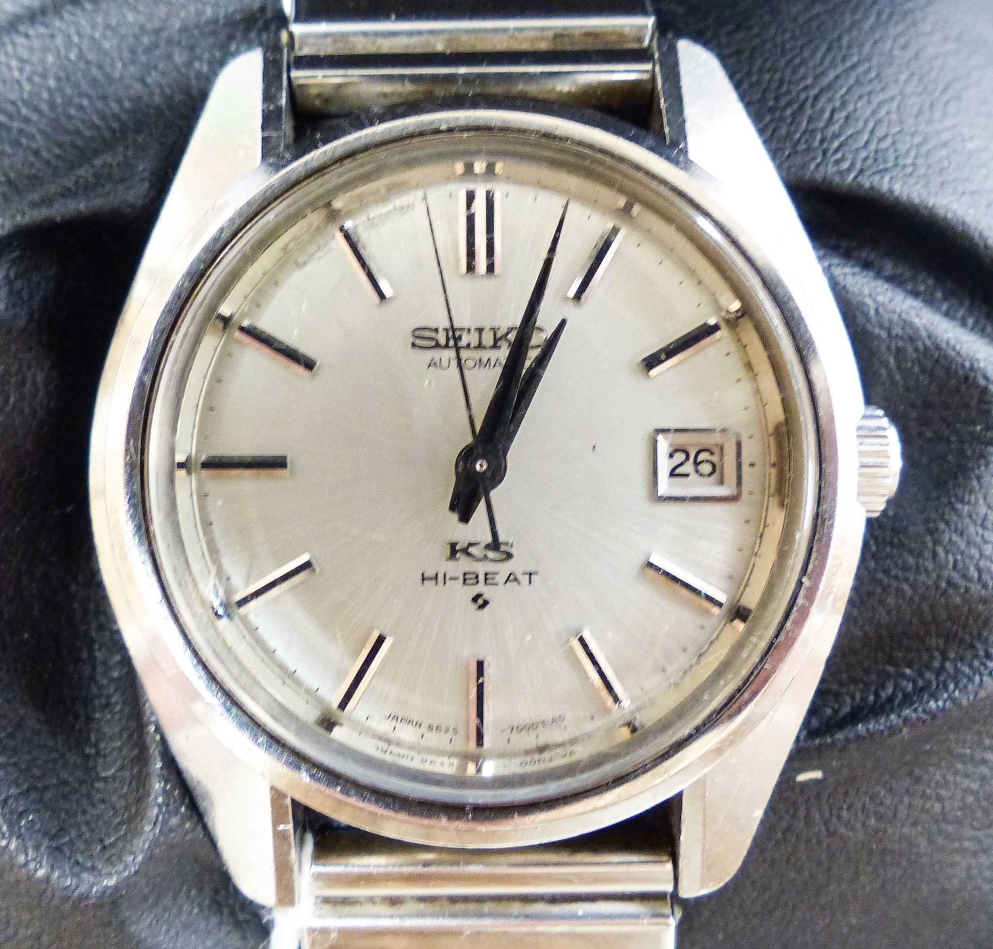 A gentleman's 1970's stainless steel King Seiko Hi-Beat chronometer automatic wrist watch, on associated strap, model 5625 7000, with date aperture, case diameter 36mm, with box.